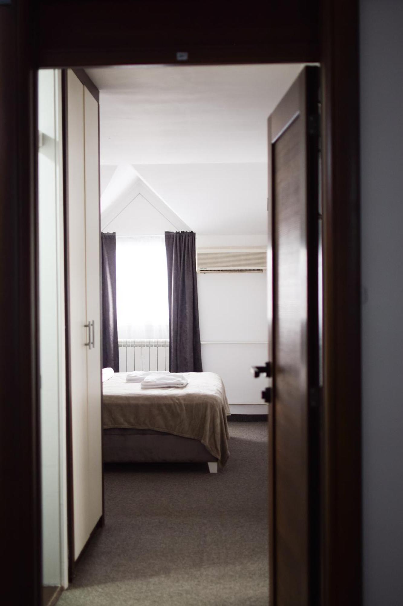 Hotel Tiski Cvet Novi Bečej Dış mekan fotoğraf